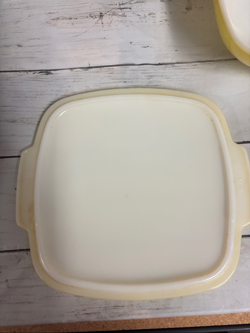 Vintage Pyrex Yellow Square Hostess Bowl 1.5  QT w/ Lid - Picture 3 of 5